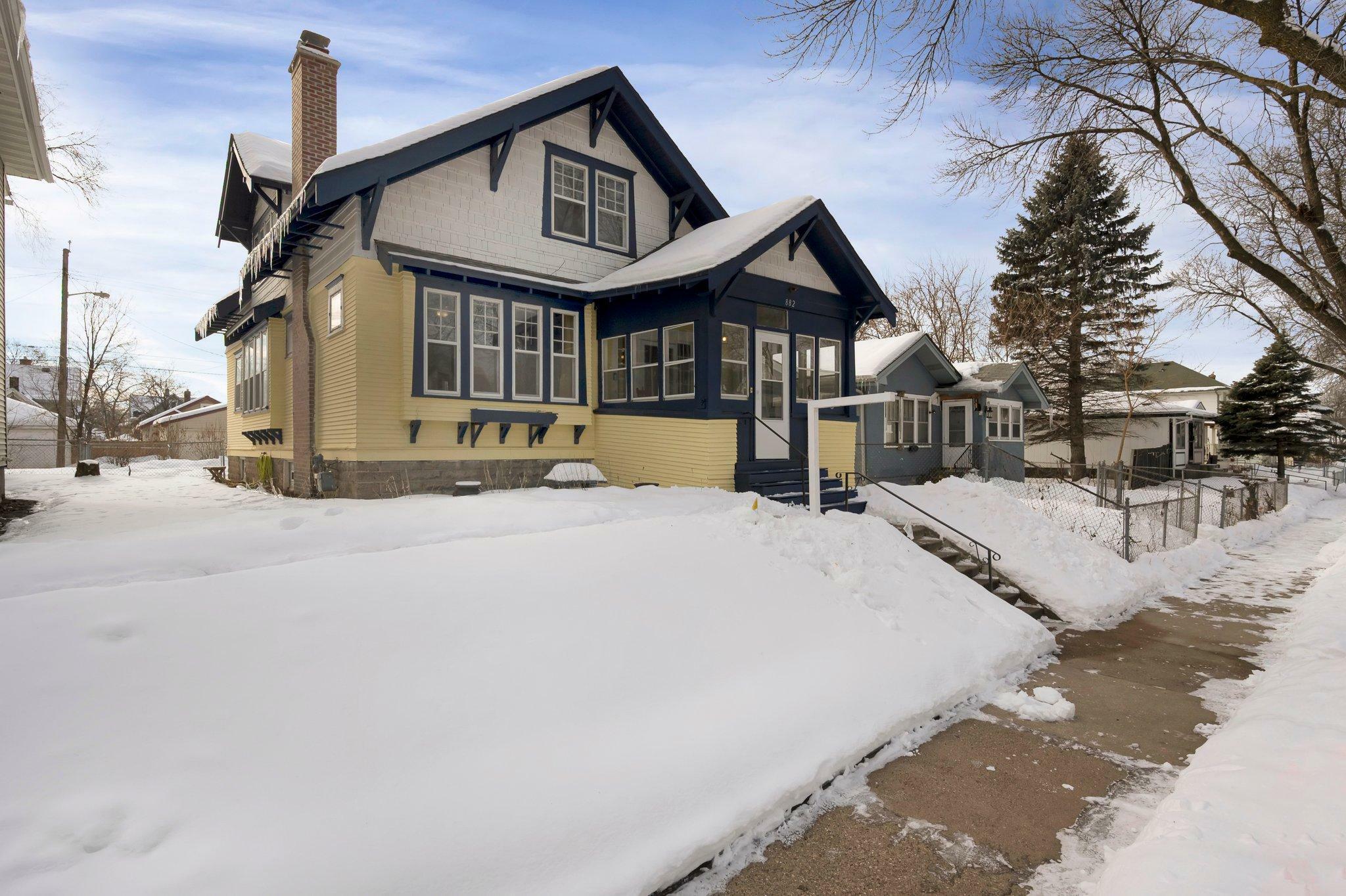 Property Photo: 882 Fuller Avenue MN 55104