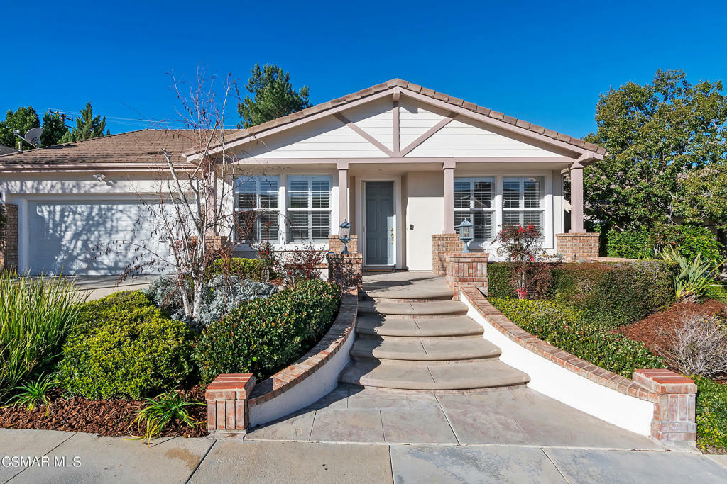 Property Photo:  939 Red Pine Drive  CA 93065 