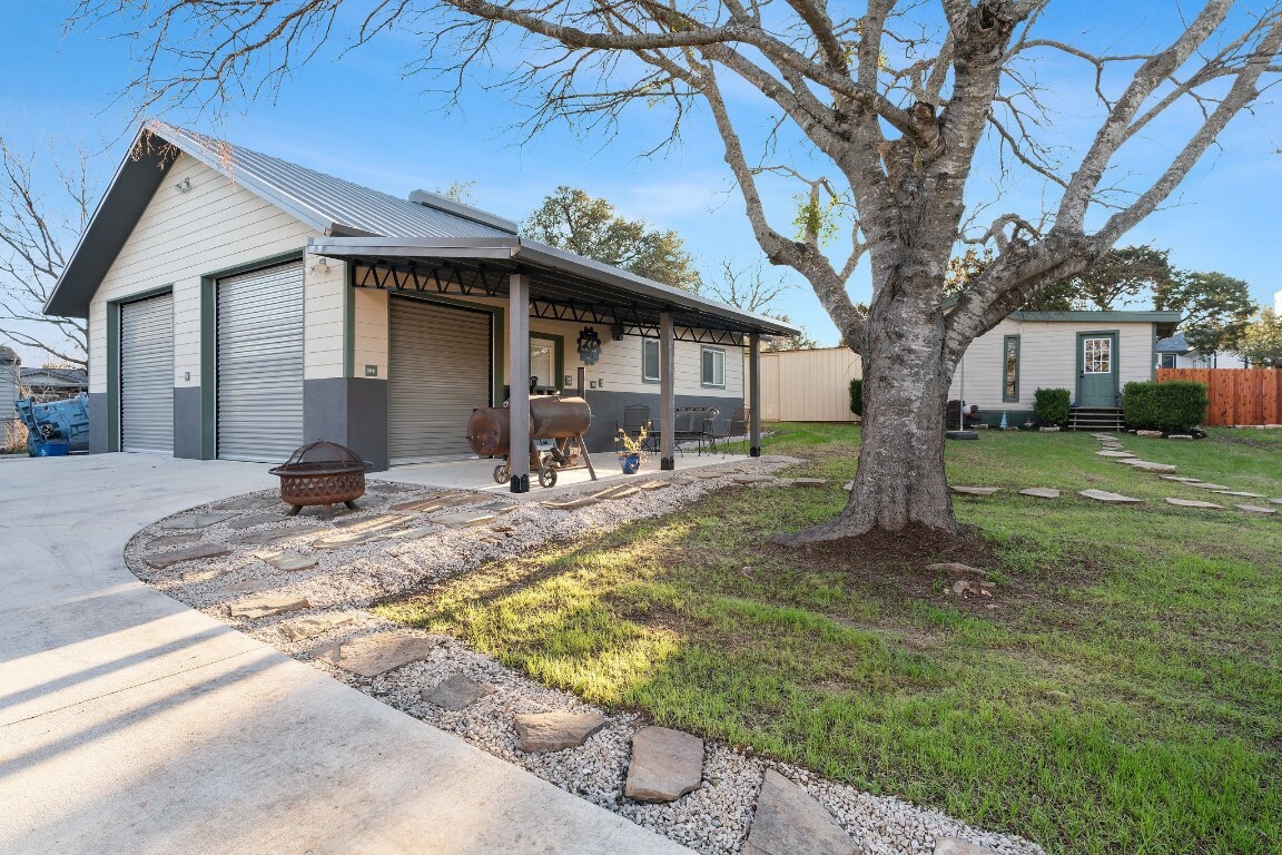 Property Photo: 1006 Oakwood Drive TX 78641