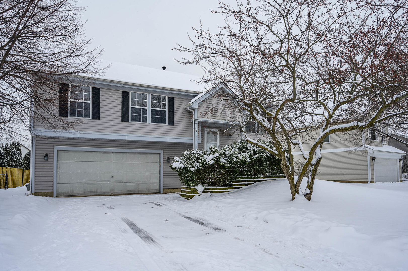 Property Photo: 2111 Baldwin Lane IL 60133