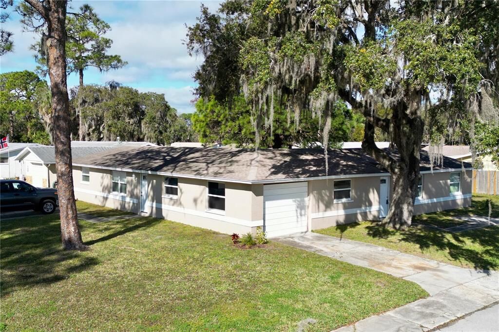 Property Photo: 5719 Berlin Drive FL 34668