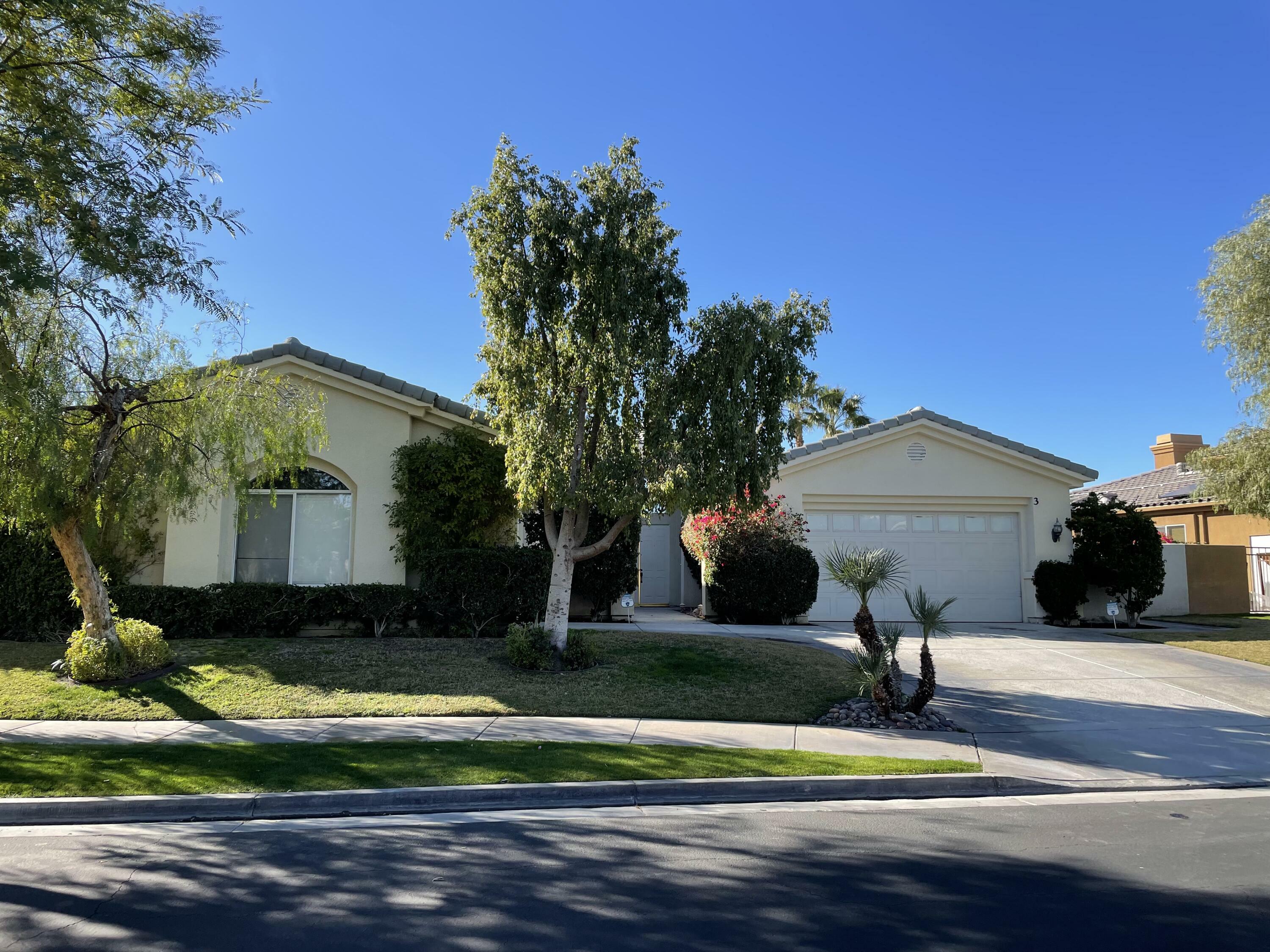 Property Photo: 3 King Edward Court CA 92270