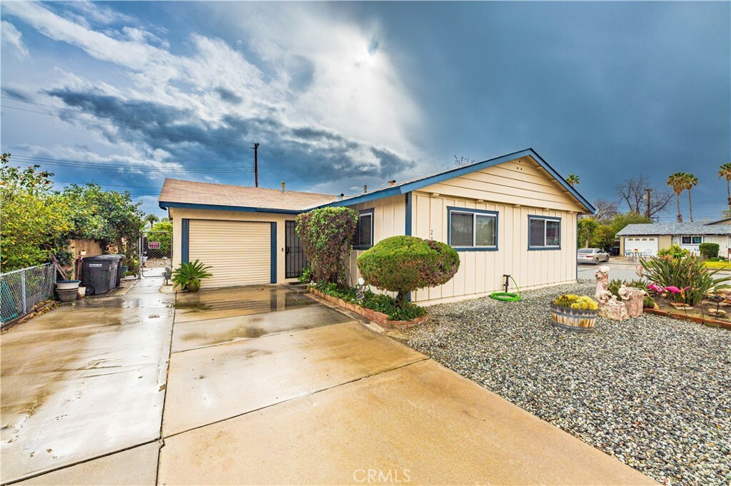 Property Photo:  201 Val Verde Drive  CA 92543 