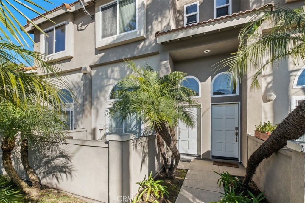 Property Photo:  1940 Maple Avenue 106  CA 92627 