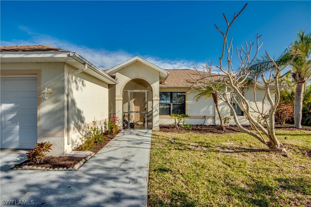 Property Photo:  543 NE 6th Terrace  FL 33909 