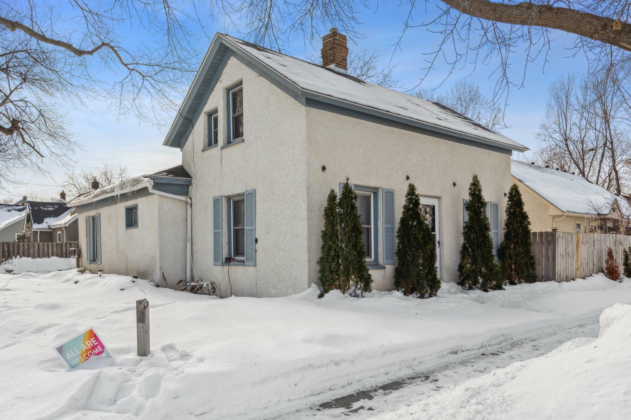 Property Photo:  604 Holmes Street S  MN 55379 