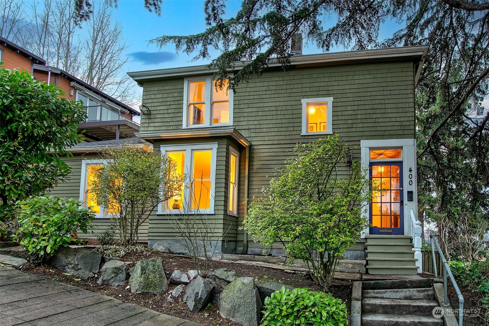 Property Photo:  400 Ward Street  WA 98109 