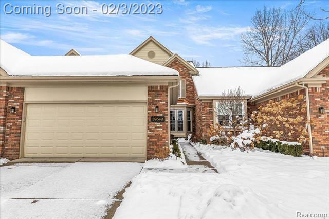 Property Photo:  39640 Village Run Drive  MI 48168 