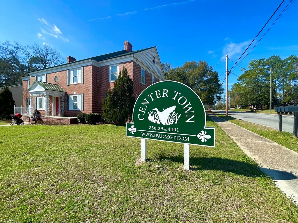 Property Photo: 700 1st St GA 31768