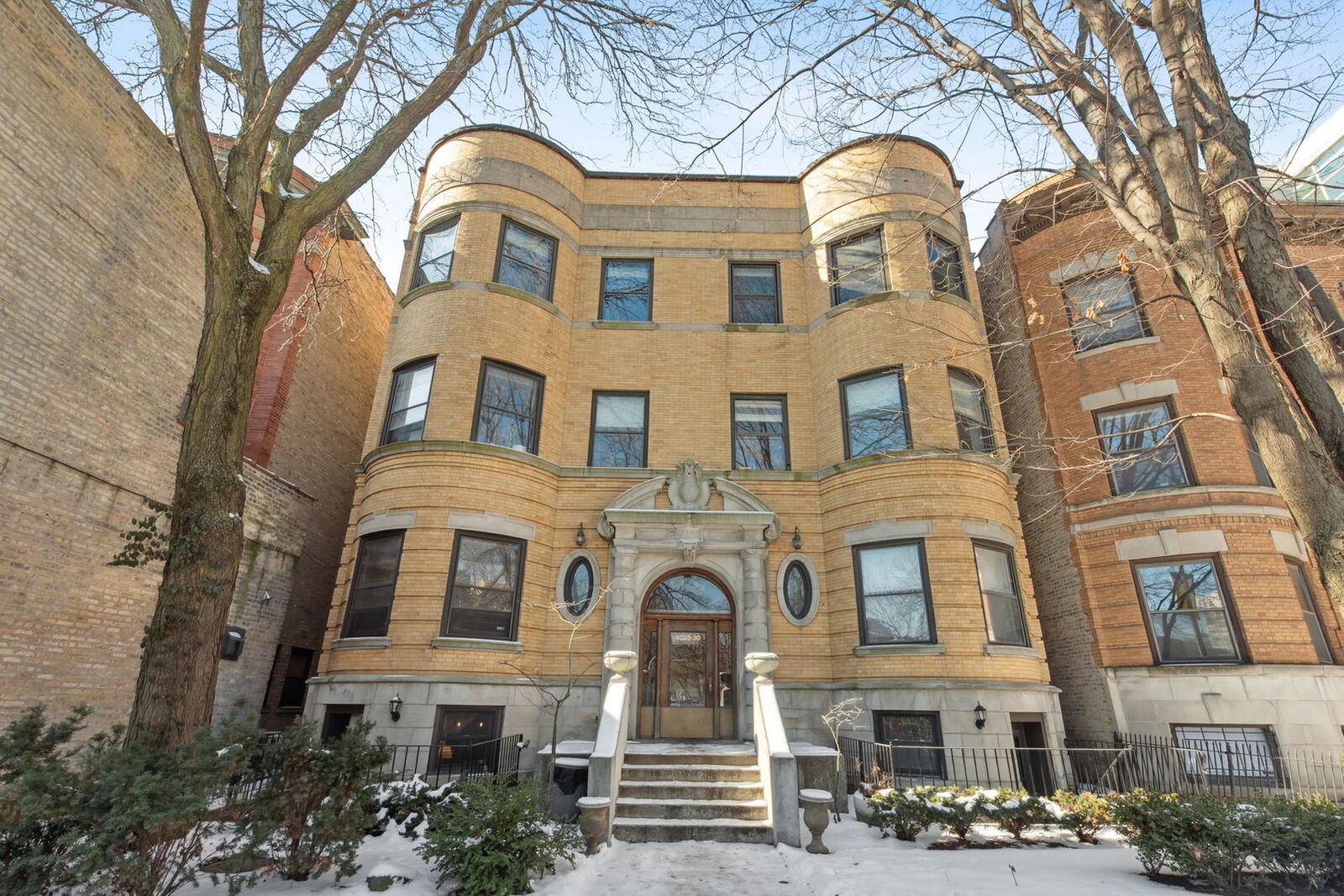 Property Photo:  4028 N Sheridan Road G  IL 60613 