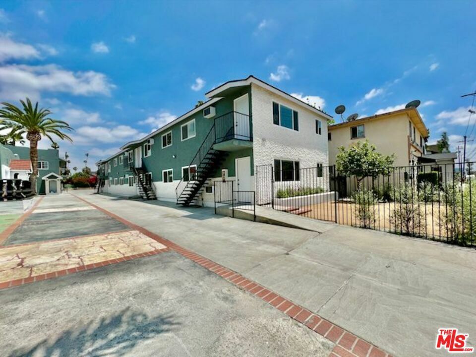 Property Photo:  630 1/2 N Kingsley Drive  CA 90004 