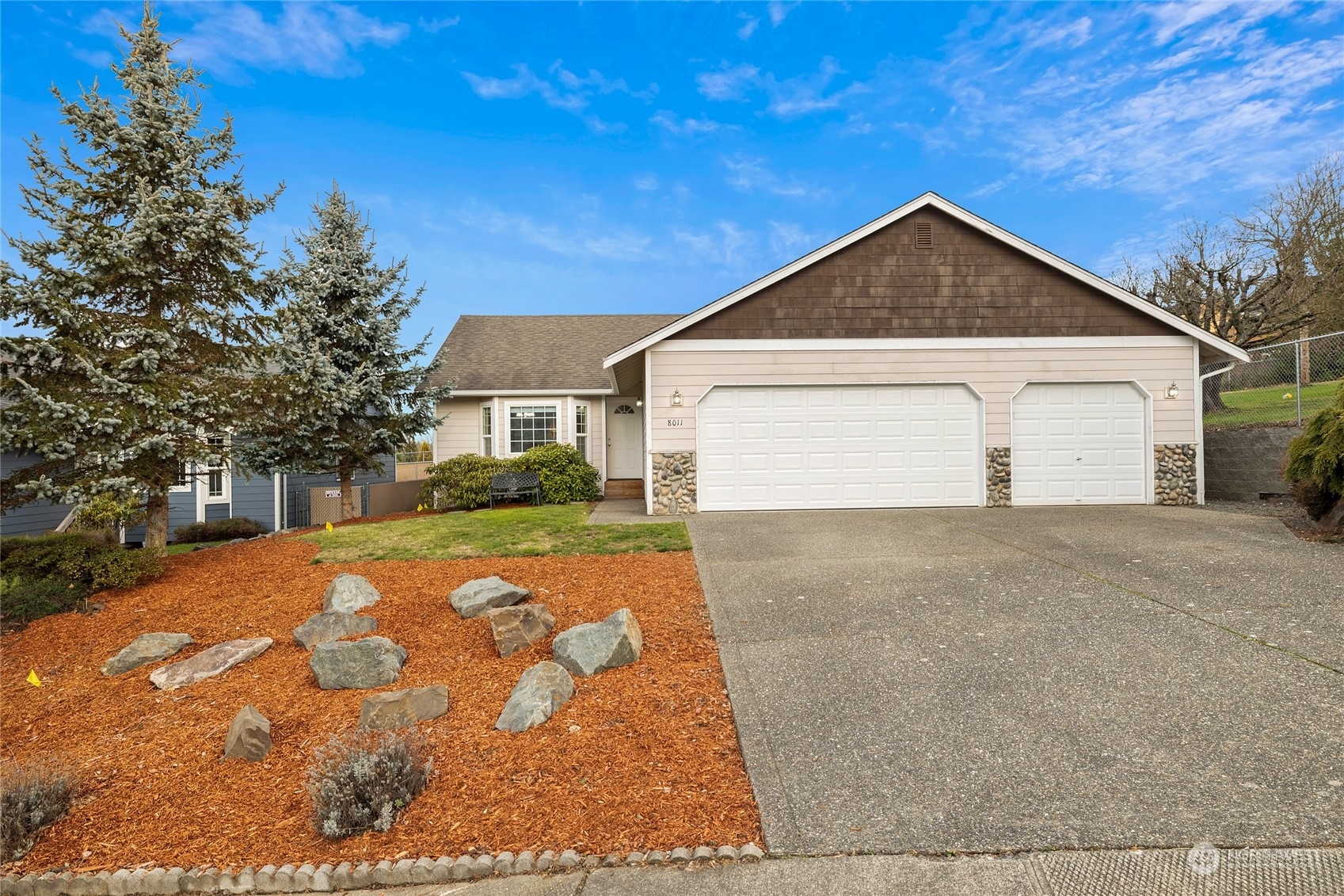 Property Photo:  8011 NE Meridian Place NE  WA 98258 