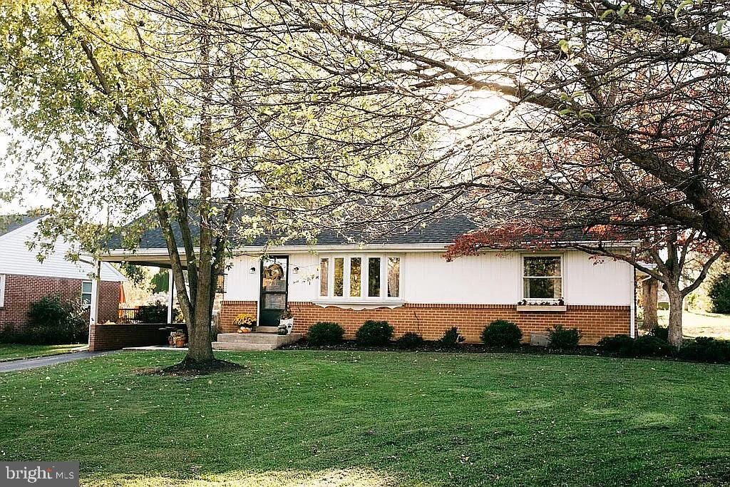 Property Photo:  40 Highland Drive  PA 17602 