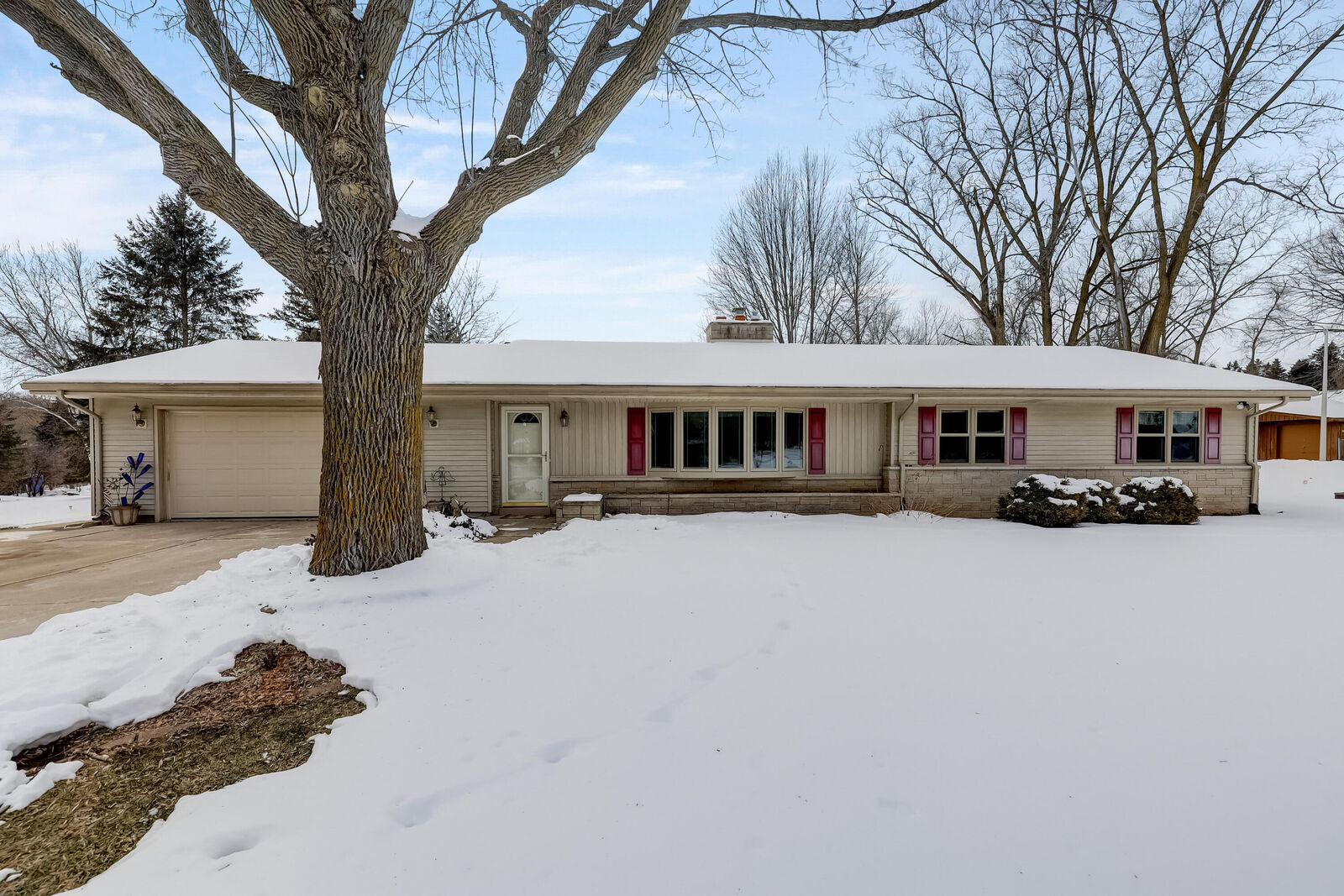Property Photo:  2071 Maple Rd  WI 53024 