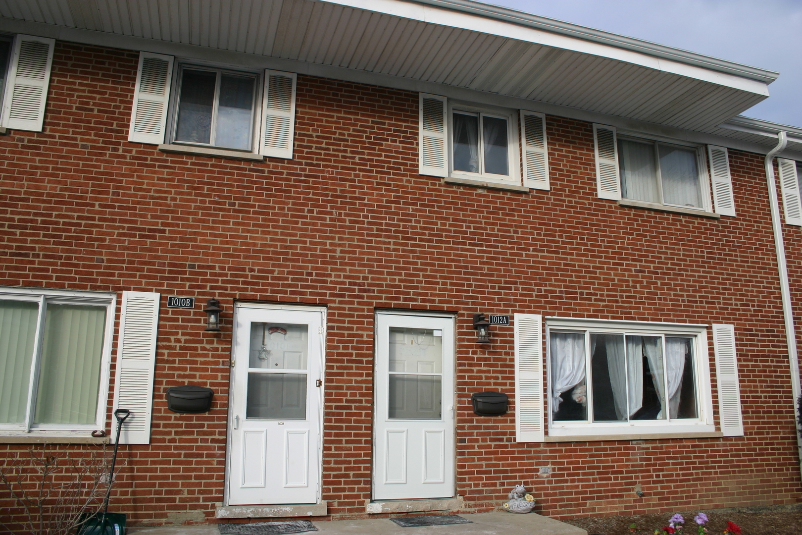 Property Photo: 1012 N Boxwood Drive A IL 60056