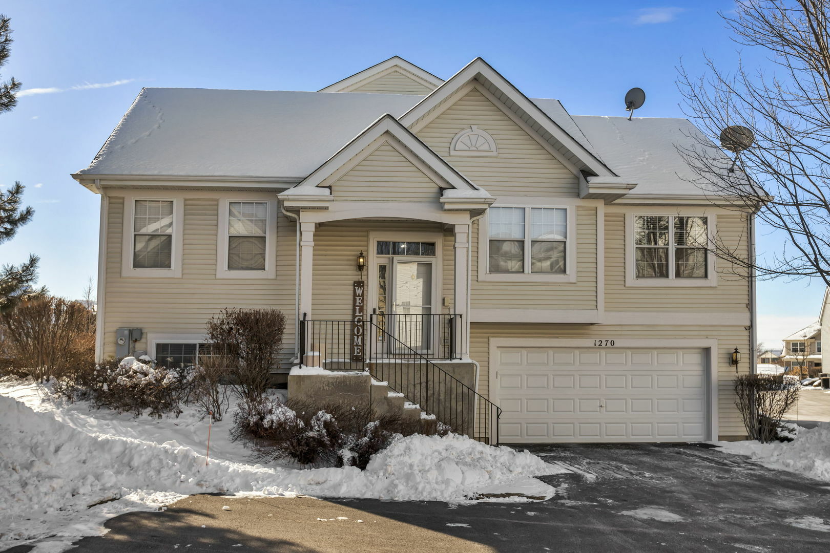 Property Photo: 1270 Derry Lane IL 60140