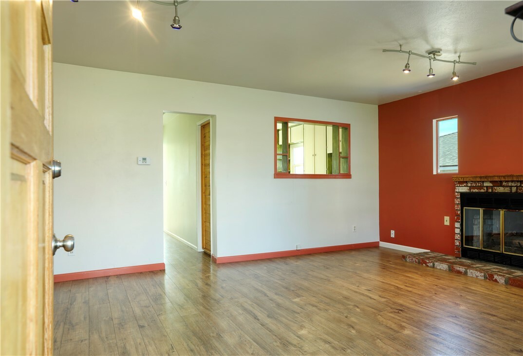 Property Photo:  930 Newport Avenue  CA 93433 