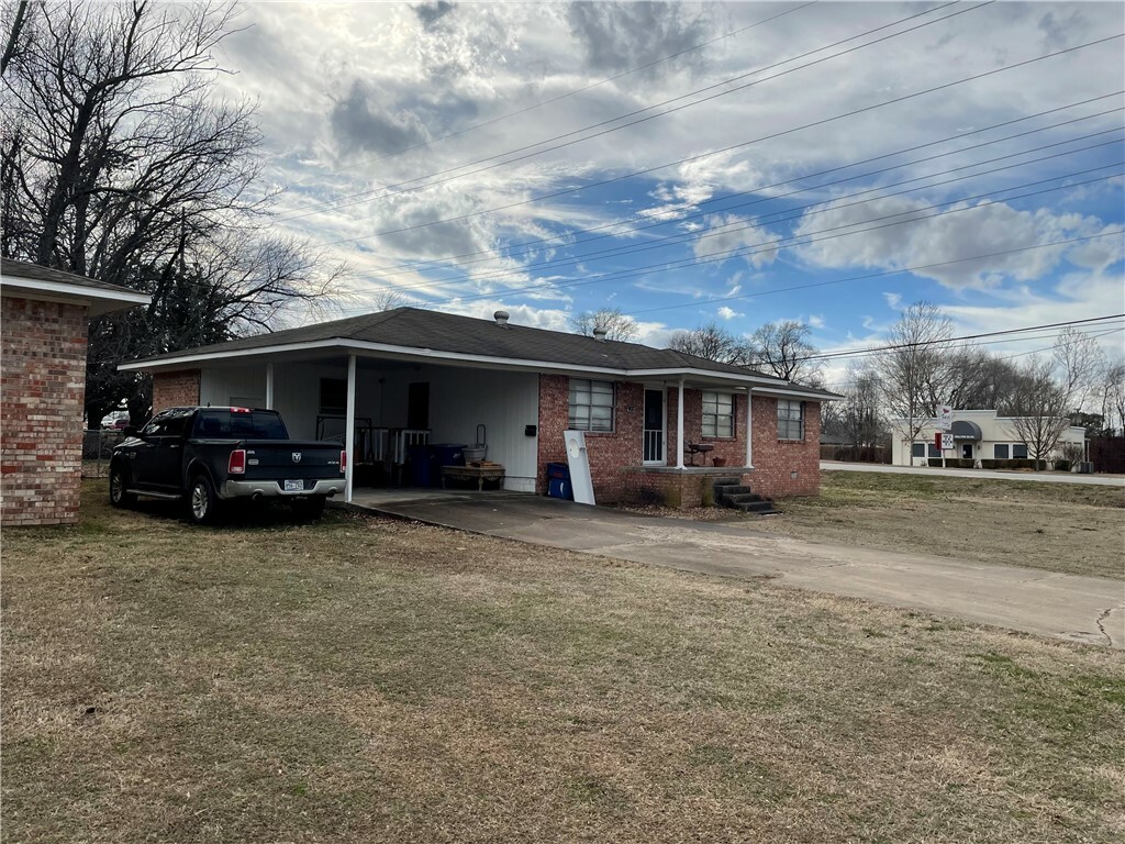 Property Photo:  907 NW 11th Street  AR 72712 