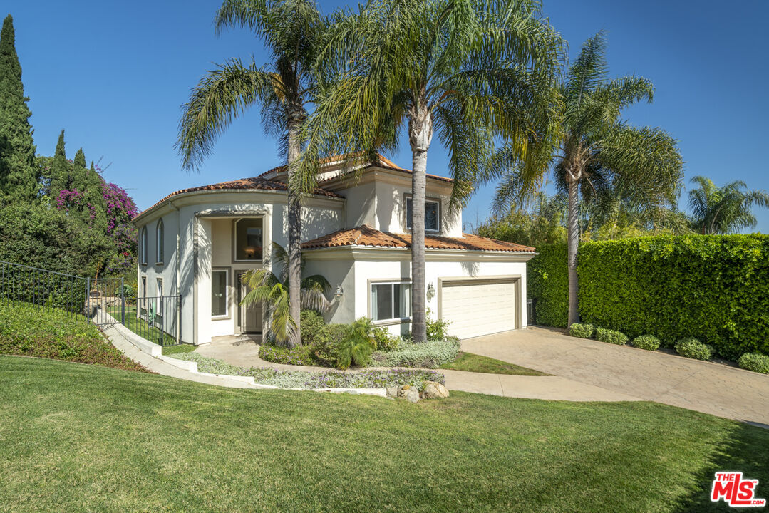 Property Photo: 28905 W Beach Ln CA 90265
