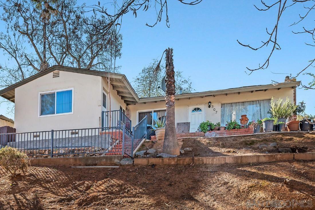 Property Photo:  307 S Grape St  CA 92025 