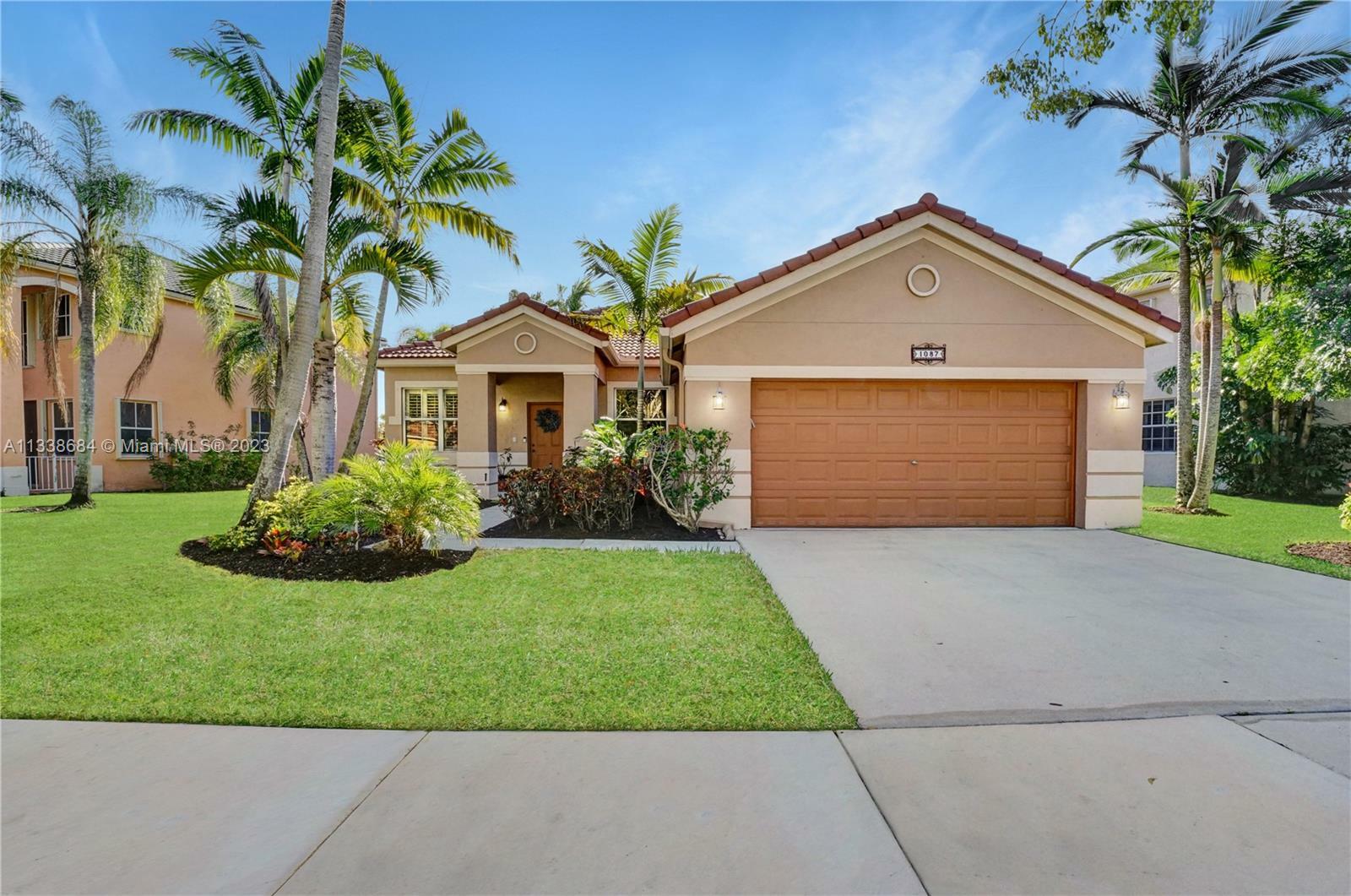 Property Photo:  1087 Chenille Cir  FL 33327 