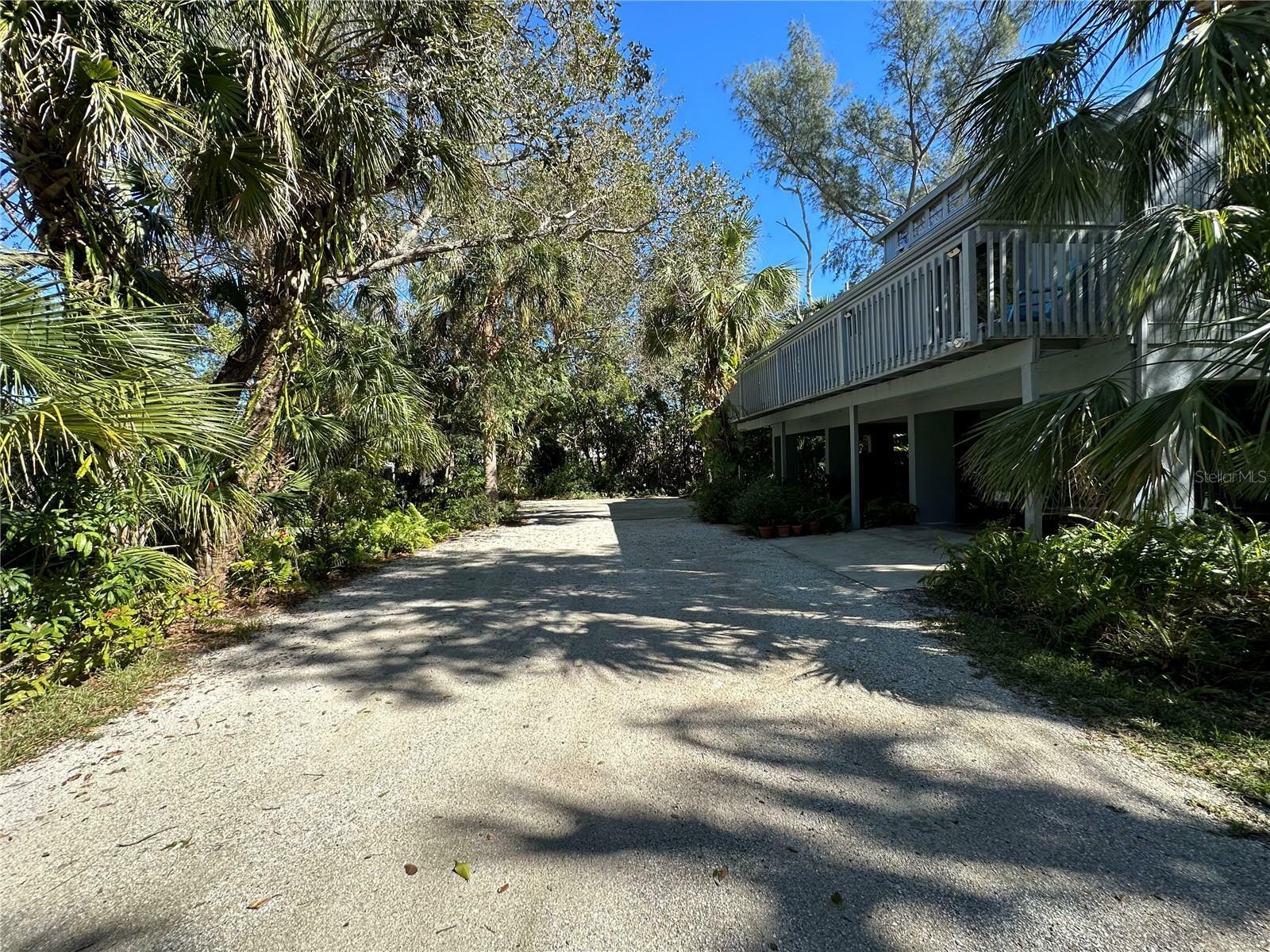 Property Photo:  356 Island Circle  FL 34242 