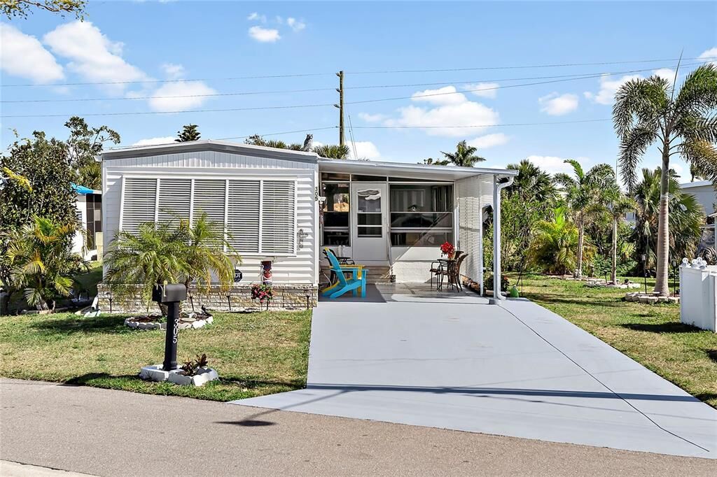 Property Photo:  305 Marlette Drive  FL 34287 