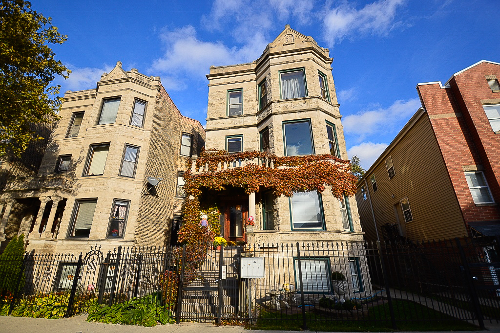 Property Photo:  1425 N Washtenaw Avenue 2  IL 60622 