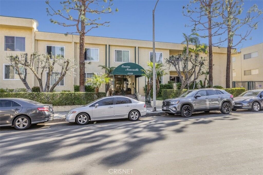 Property Photo:  5328 Newcastle Avenue 15  CA 91316 