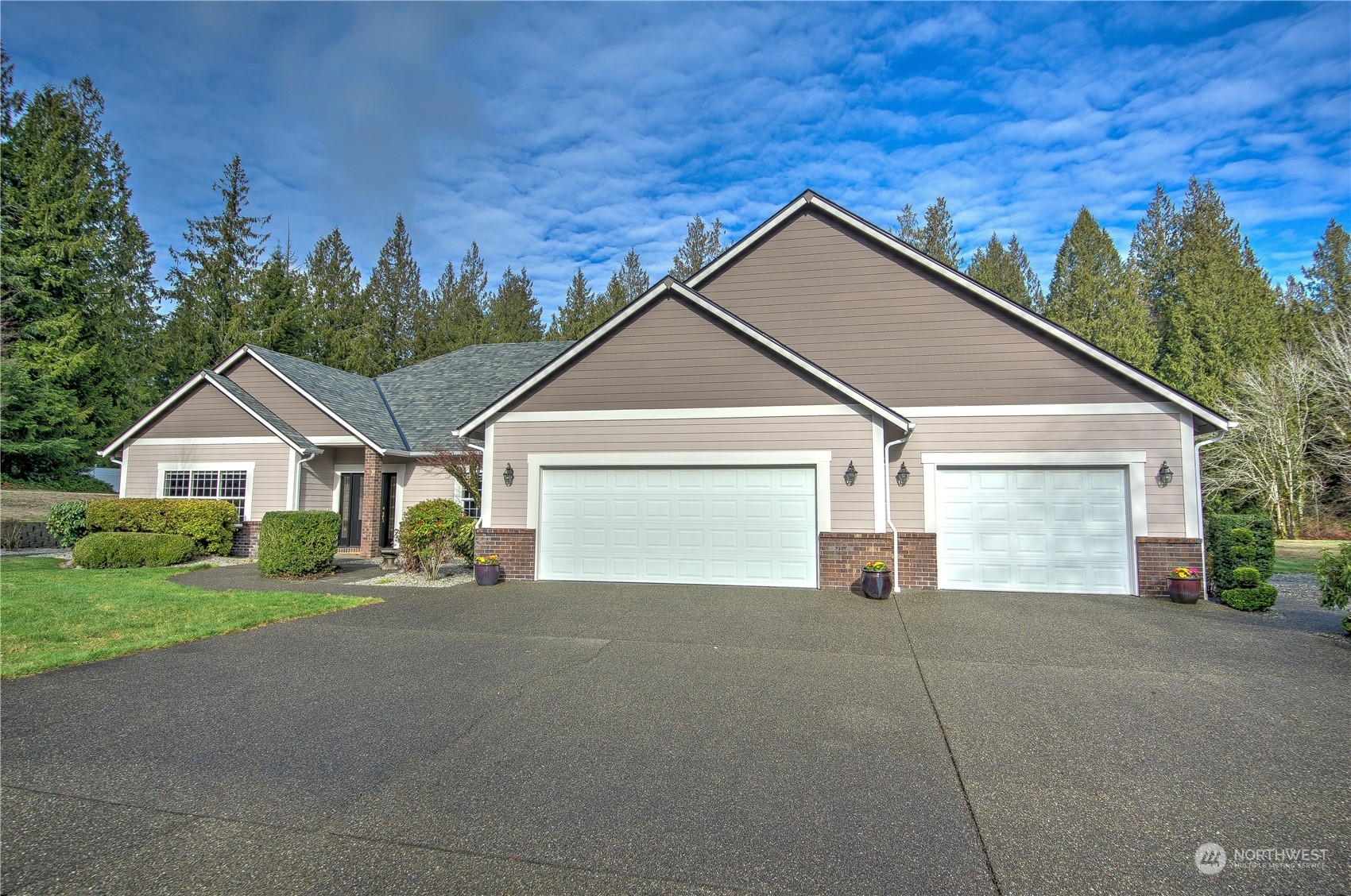 Property Photo:  6922 76th Avenue SE  WA 98513 