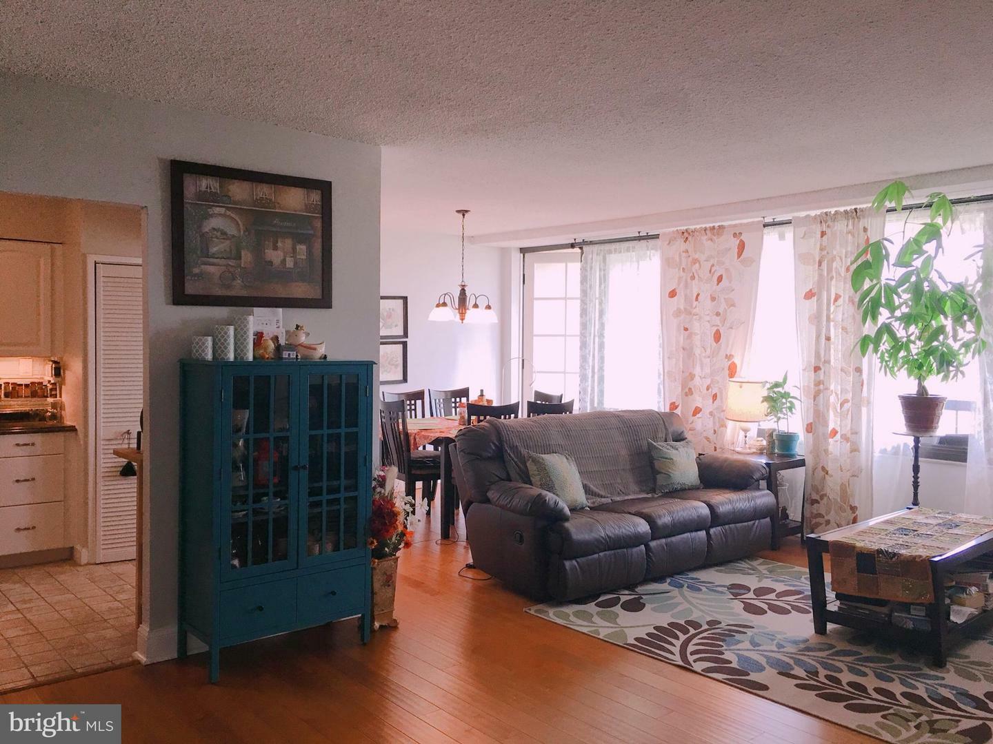 Property Photo: 5500 Holmes Run Parkway 1404 VA 22304