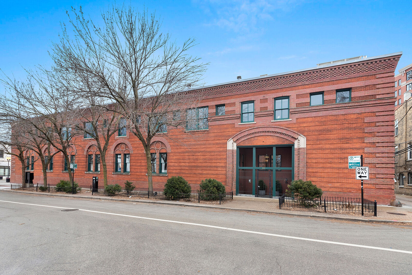 Property Photo:  811 W Aldine Avenue 5nf  IL 60657 