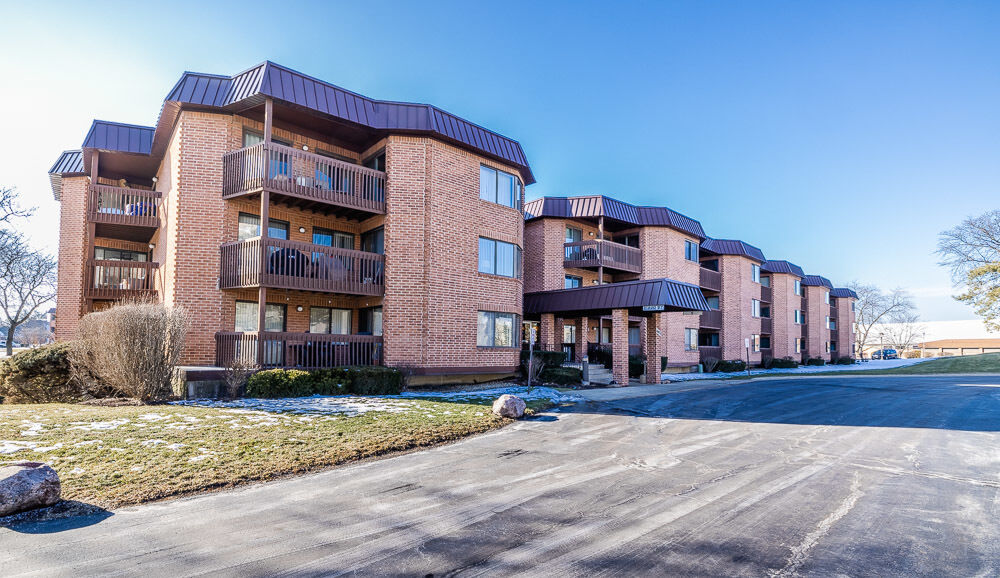 Property Photo: 6425 Clarendon Hills Road 312 IL 60527