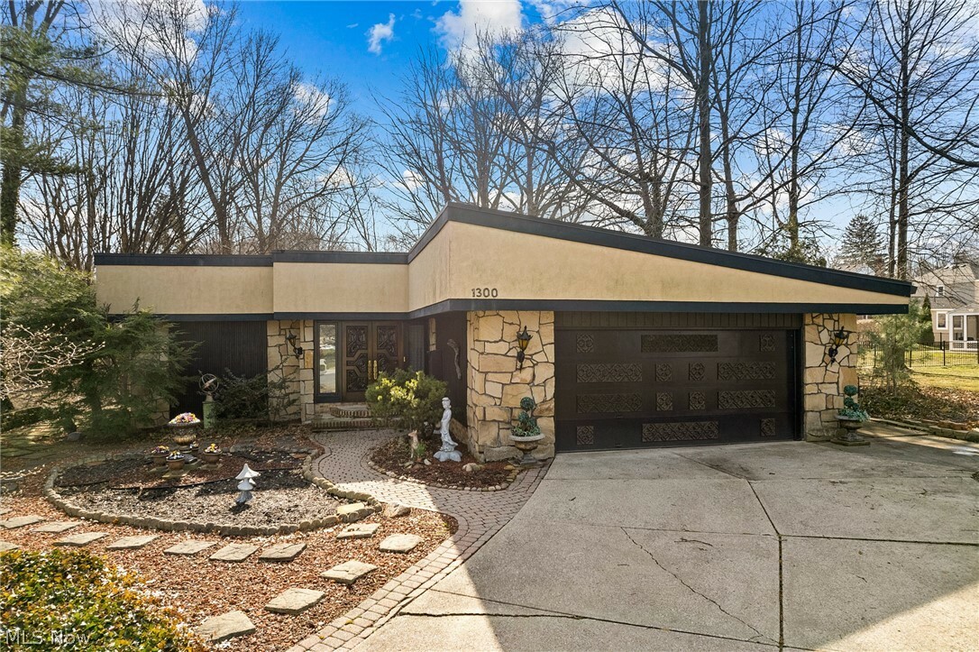 Property Photo: 1300 Harwich Court OH 44116