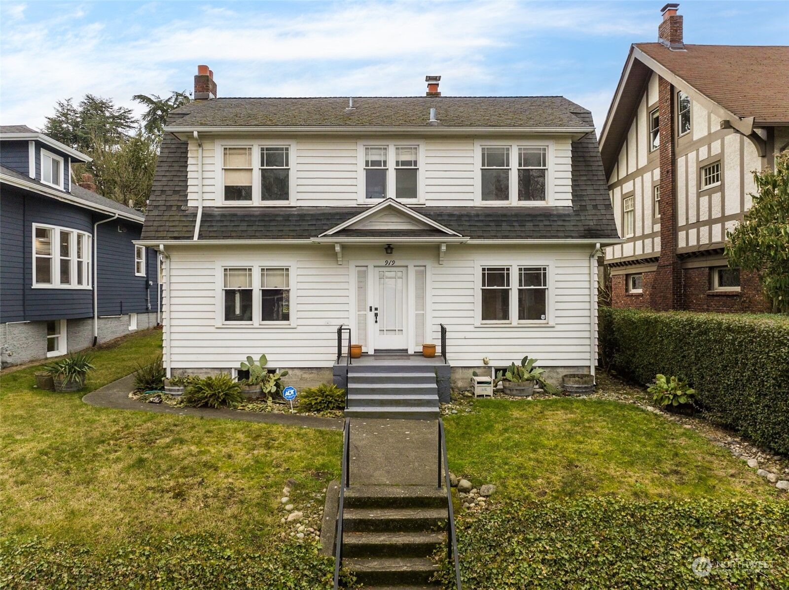 Property Photo: 919 23rd Avenue E WA 98112