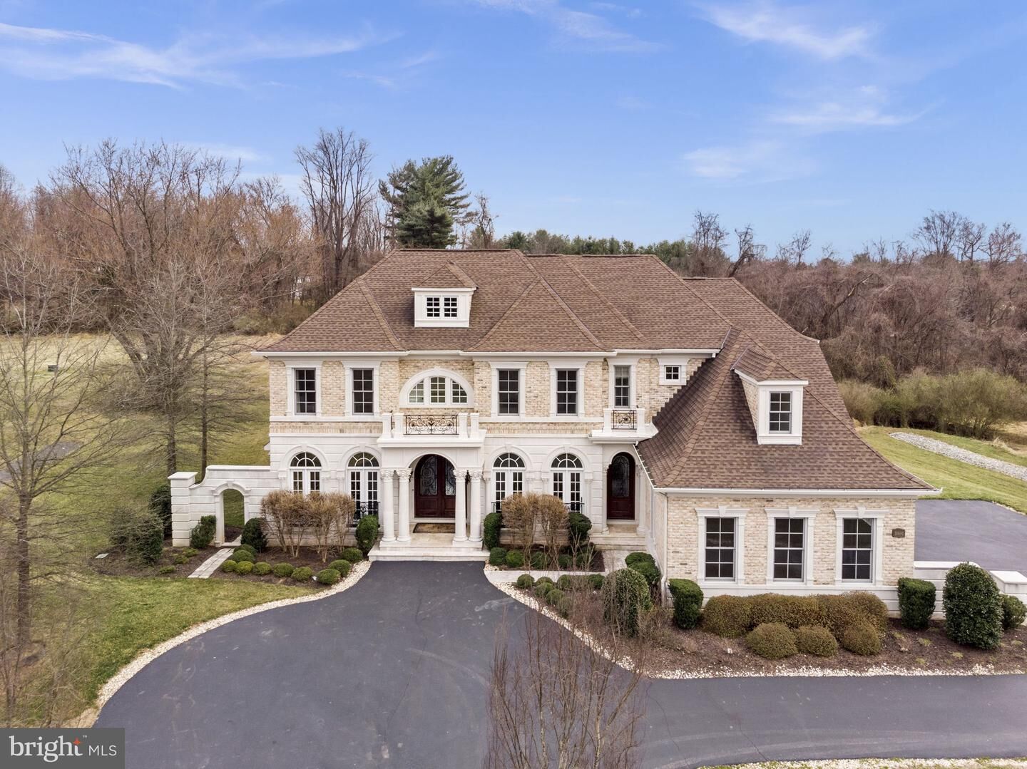 Property Photo: 10690 Chesterwood Glen Ln VA 22066