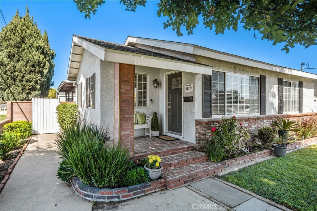 Property Photo: 1457 W 220th Street CA 90501