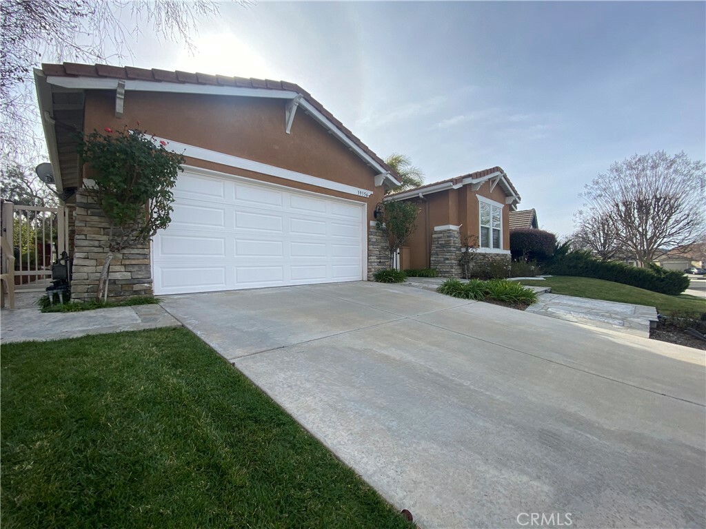 Property Photo:  39356 Beringer Drive  CA 92563 