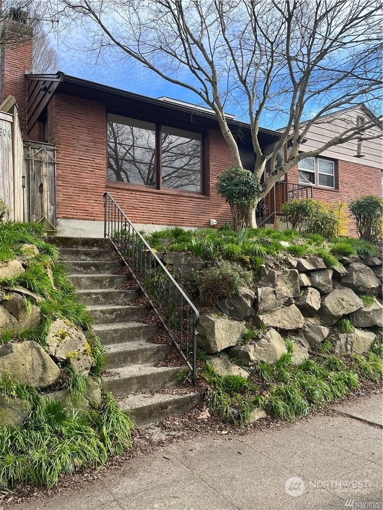 Property Photo: 7804 6th Avenue NW WA 98117