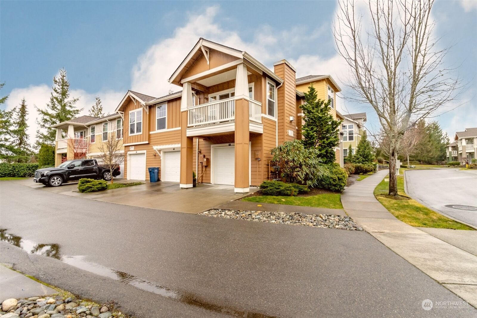 Property Photo: 7711 Fairway Avenue SE 203 WA 98065