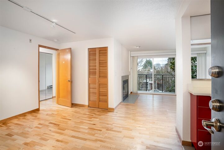 Property Photo: 5901 Phinney Avenue N 207 WA 98103