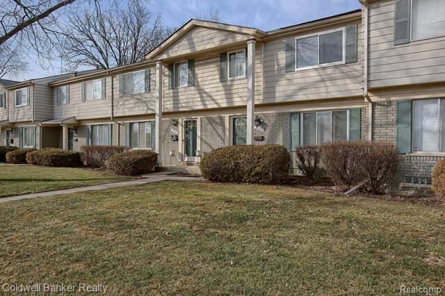 Property Photo:  26232 Franklin Pointe Drive  MI 48034 