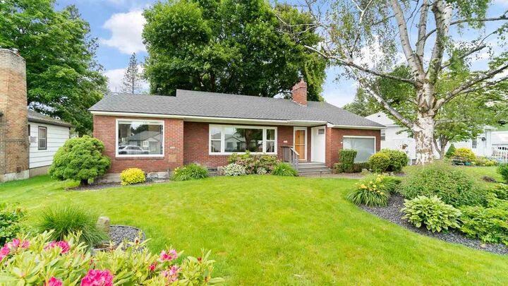 5323 N Howard St  Spokane WA 99205 photo