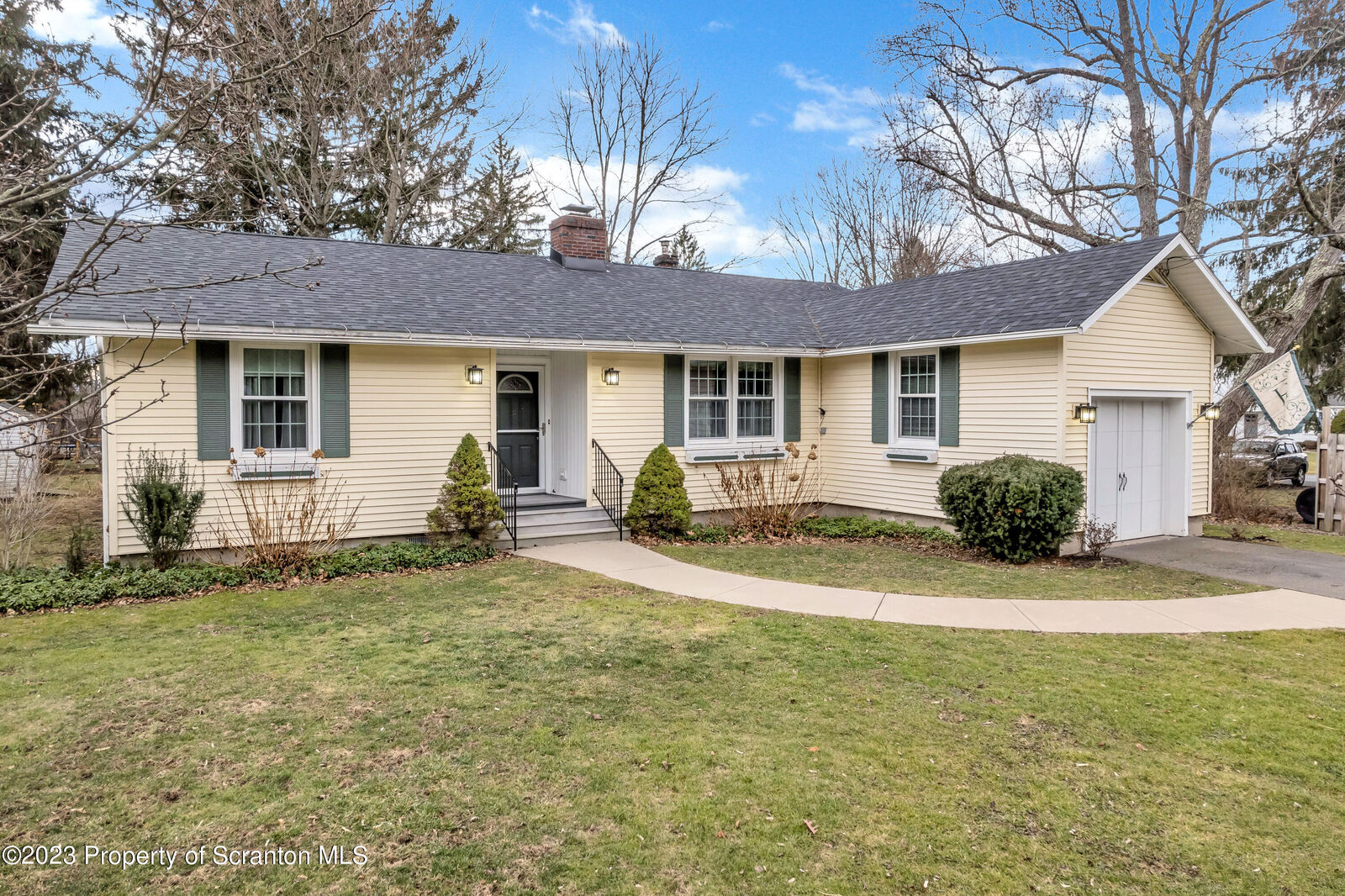 Property Photo:  507 Glenburn Road  PA 18411 