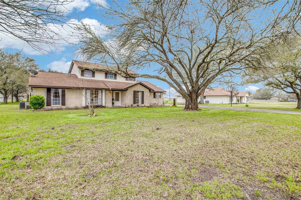 Property Photo:  11706 Cherry Point Drive  TX 77535 