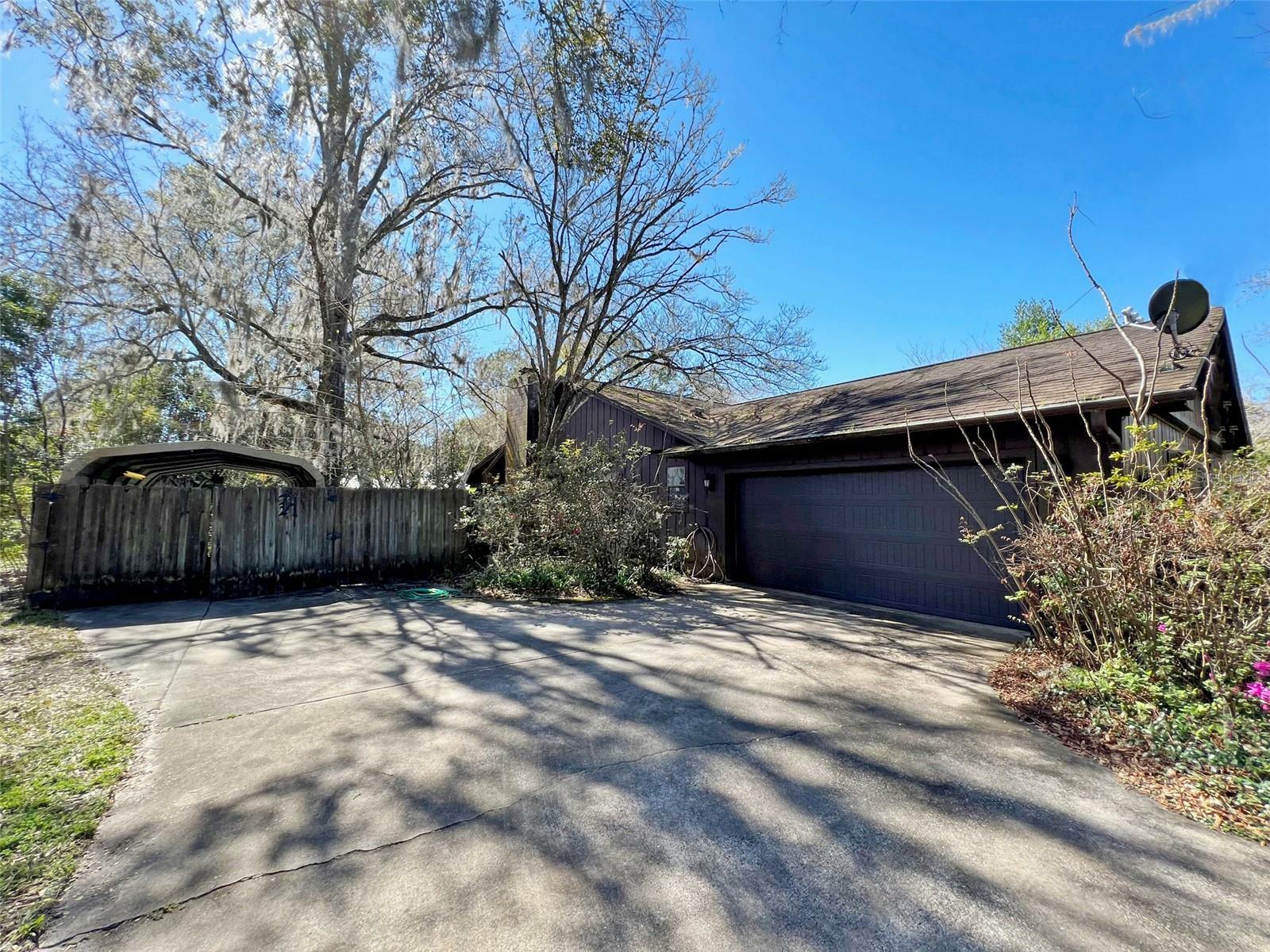 Property Photo:  4220 SE 17th Street  FL 34471 