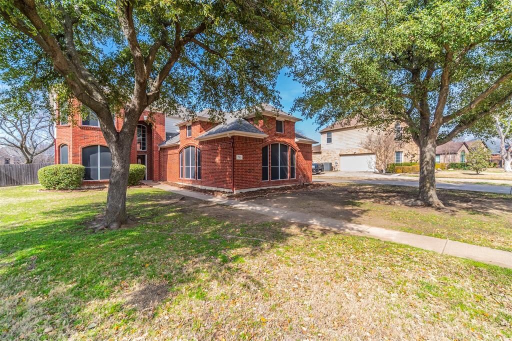 Property Photo:  713 Saint Johns Drive  TX 76063 