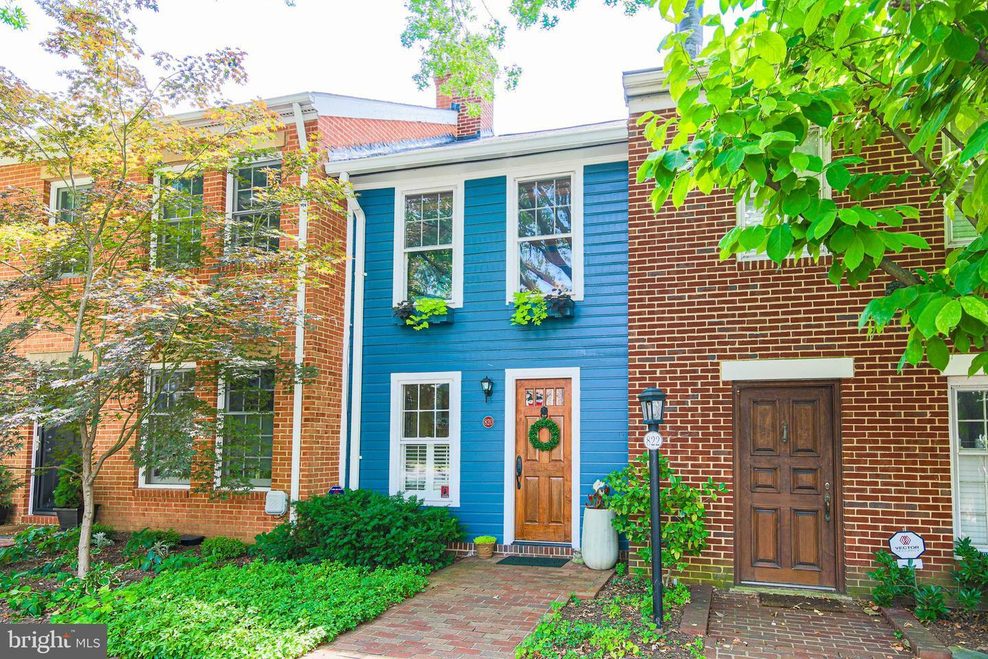 820 Wolfe Street  Alexandria VA 22314 photo