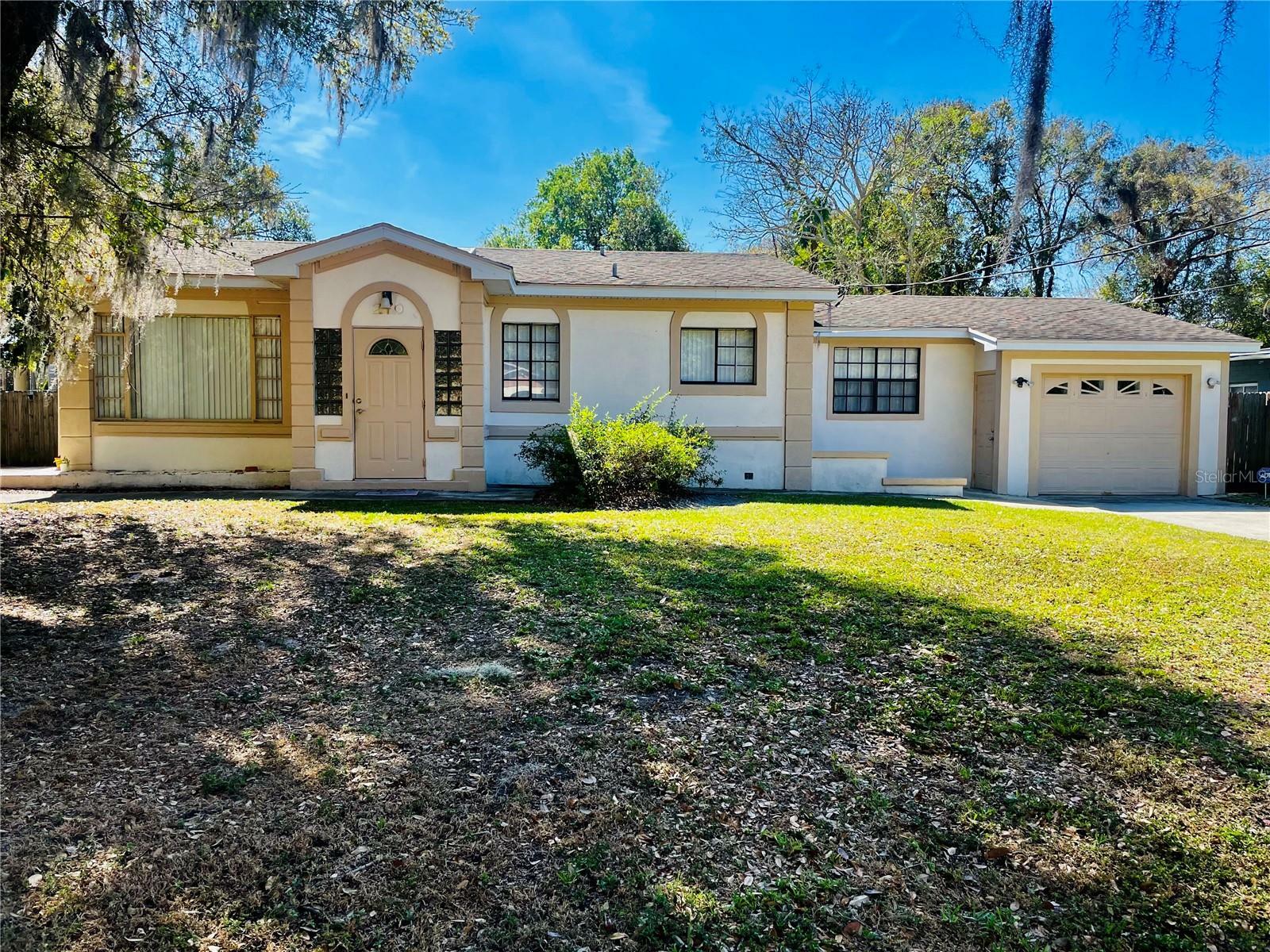 Property Photo:  270 W Pineloch Avenue  FL 32806 