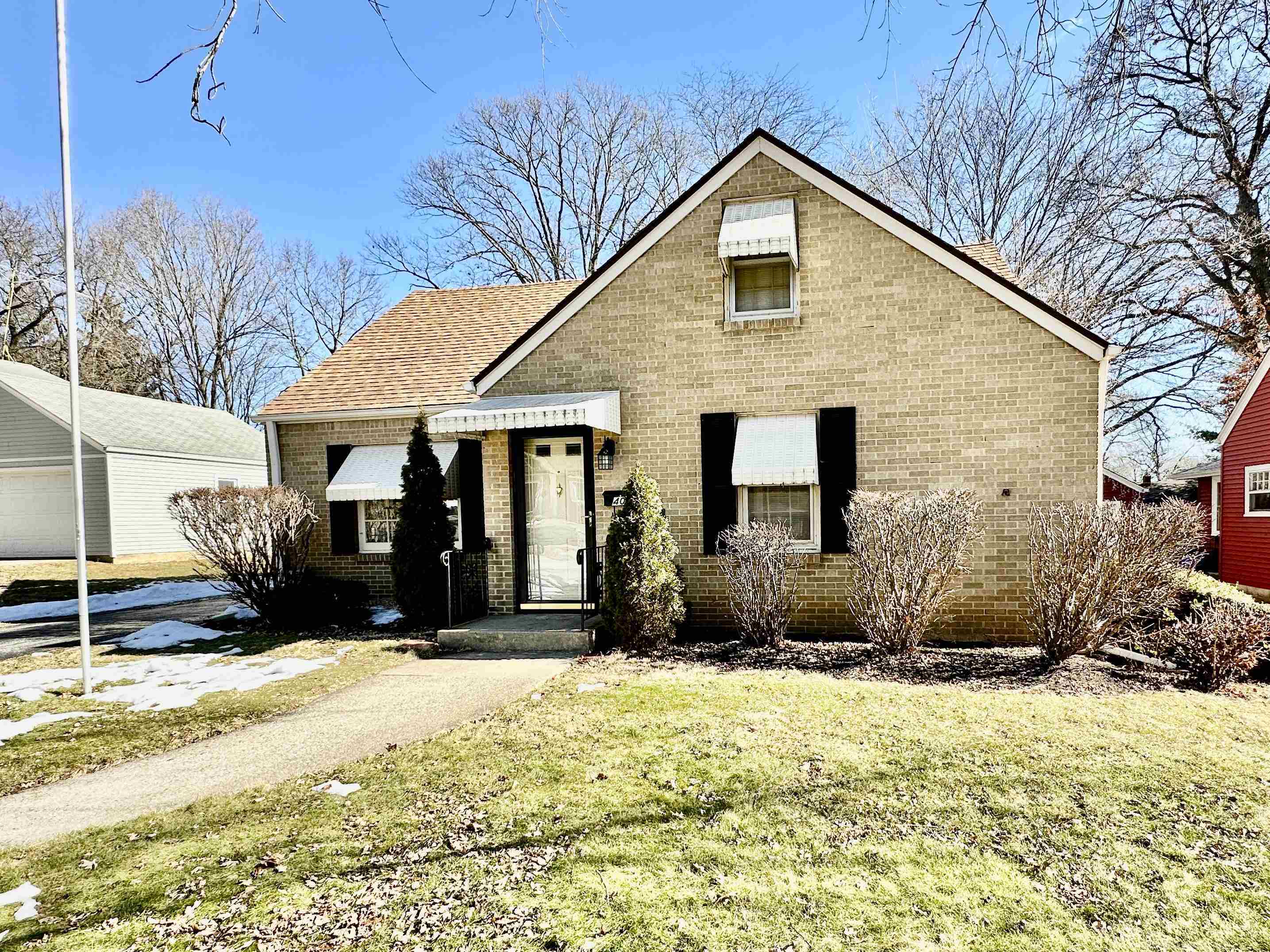 Property Photo:  403 N Oak Knolls Avenue  IL 61107 